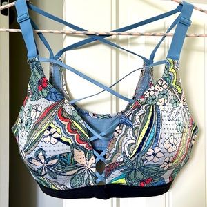 Victoria’s Secret 34C Victoria Sport Lightweight Adjustable Wireless Bra Pull On